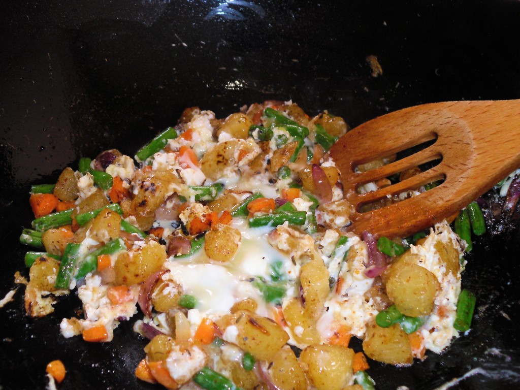 cassava and egg scrambled in a wok